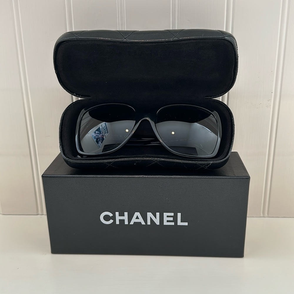CHANEL Sunglasses